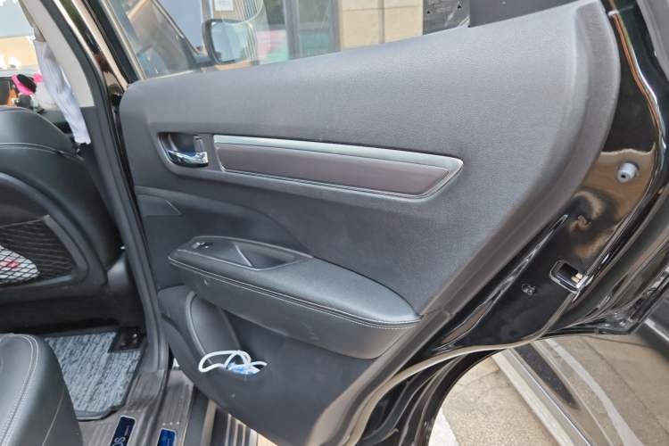 Used Renault Koleos 2017 2.5L Two-Wheel Drive Prestige Edition Interior 6
