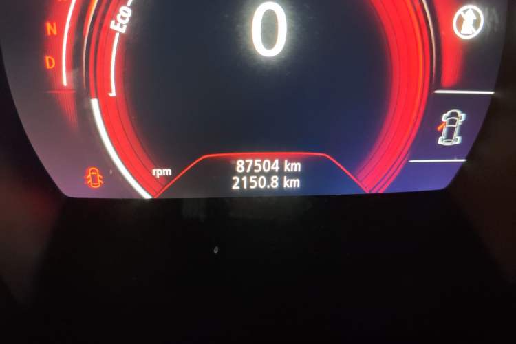 Used Renault Koleos 2017 2.0L Two-Wheel-Drive Leading Edition Odometer Close Up