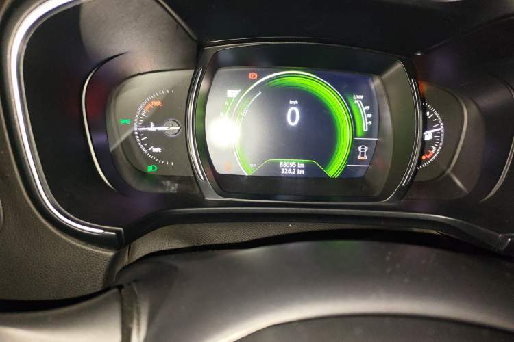 Used Renault Koleos 2017 2.0L Two-Wheel-Drive Leading Edition Odometer Close Up