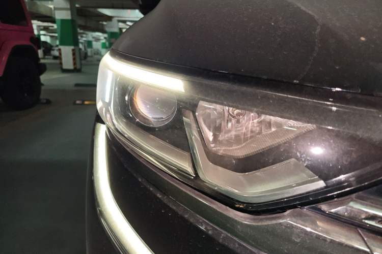 Used Renault Koleos 2017 2.0L Two-Wheel-Drive Leading Edition Right Front Headlight
