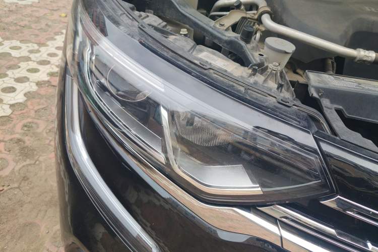 Used Renault Koleos 2017 2.5L Four-Wheel Drive Ultimate Edition Right Front Headlight