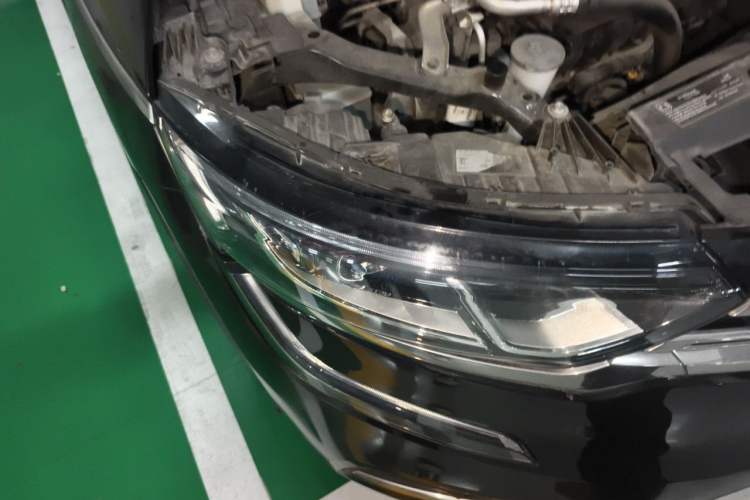 Used Renault Koleos 2017 2.0L Two-Wheel Drive Luxury Edition Right Front Headlight