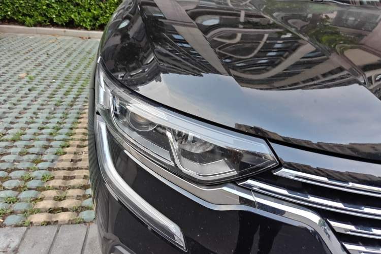 Used Renault Koleos 2017 2.0L Two-Wheel Drive Luxury Edition Right Front Headlight