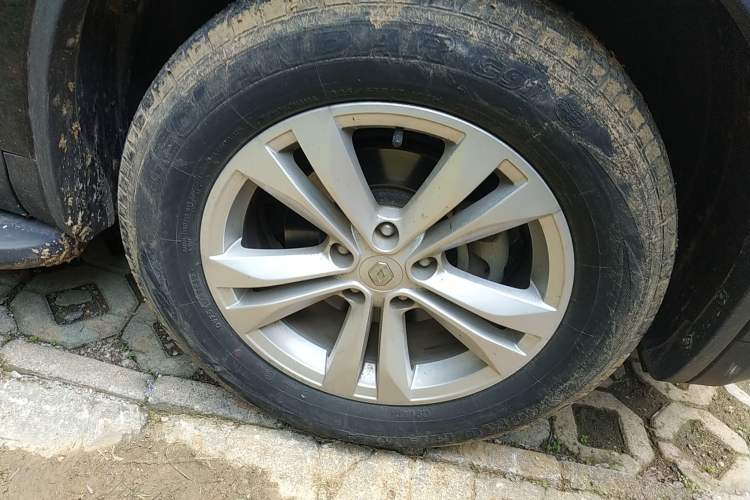 Used Renault Koleos 2017 2.0L Two-Wheel Drive Luxury Edition Right Front Wheel Hub