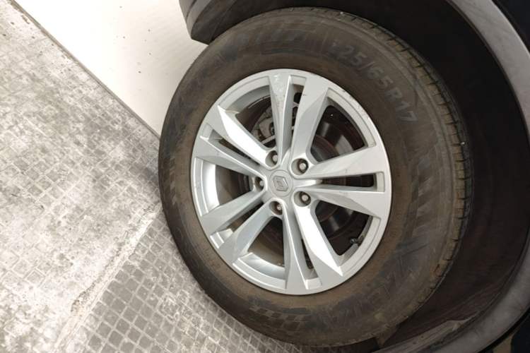 Used Renault Koleos 2017 2.0L Two-Wheel Drive Luxury Edition Right Rear Wheel Hub
