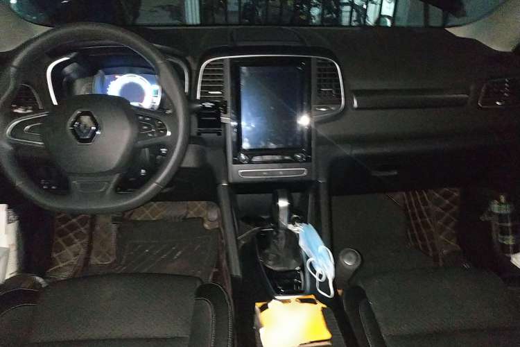 Used Renault Koleos 2017 2.0L Two-Wheel Drive Comfort Edition Center Console