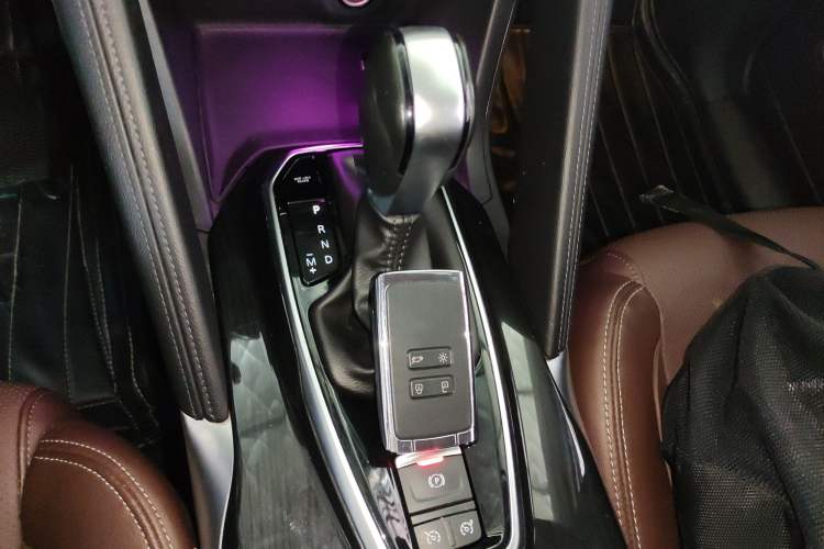 Used Renault Koleos 2017 2.5L Four-Wheel Drive Ultimate Edition Gear Lever