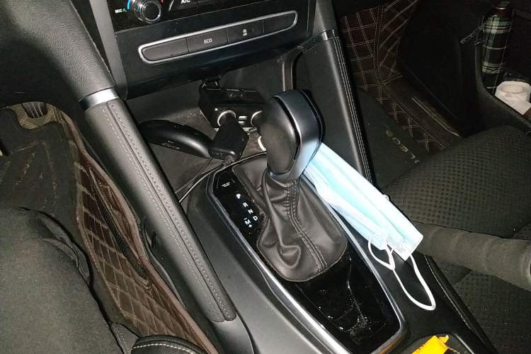 Used Renault Koleos 2017 2.0L Two-Wheel Drive Comfort Edition Gear Lever