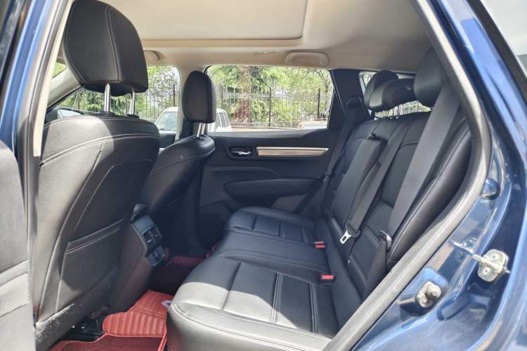 Used Renault Koleos 2017 2.0L Two-Wheel-Drive Leading Edition Interior 3