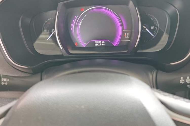 Used Renault Koleos 2017 2.5L Four-Wheel Drive Ultimate Edition Odometer Close Up