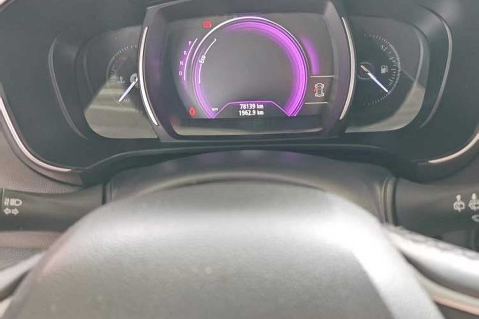 Used Renault Koleos 2017 2.5L Four-Wheel Drive Ultimate Edition Odometer Close Up
