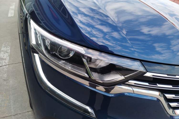 Used Renault Koleos 2017 2.0L Two-Wheel Drive Comfort Edition Right Front Headlight