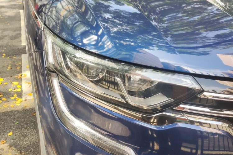 Used Renault Koleos 2017 2.0L Two-Wheel Drive Luxury Edition Right Front Headlight