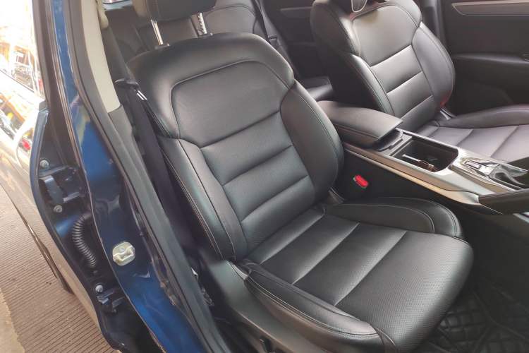 Used Renault Koleos 2017 2.5L Two-Wheel Drive Prestige Edition Right Front Seat