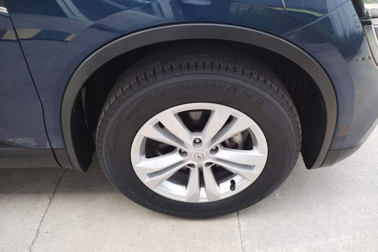 Used Renault Koleos 2017 2.0L Two-Wheel Drive Comfort Edition Right Front Wheel Hub