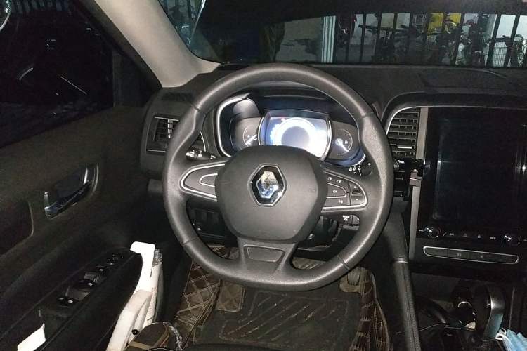 Used Renault Koleos 2017 2.0L Two-Wheel Drive Comfort Edition Steering Wheel