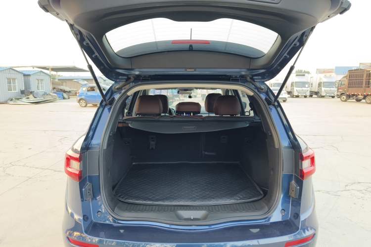 Used Renault Koleos 2017 2.0L Two-Wheel Drive Comfort Edition Trunk