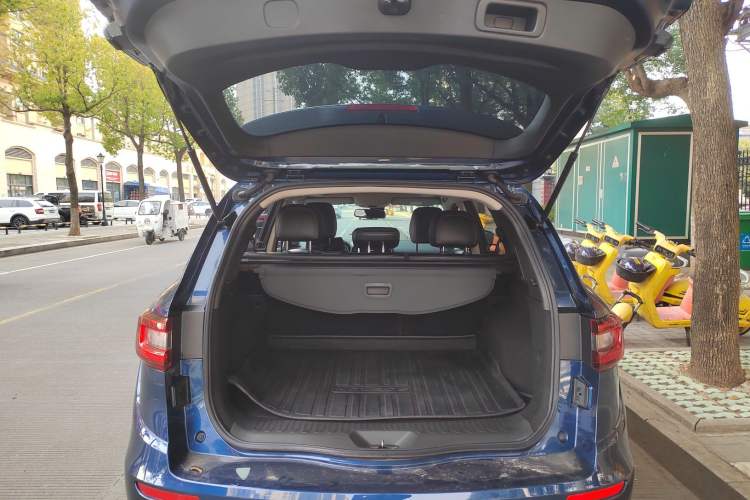 Used Renault Koleos 2017 2.5L Two-Wheel Drive Prestige Edition Trunk