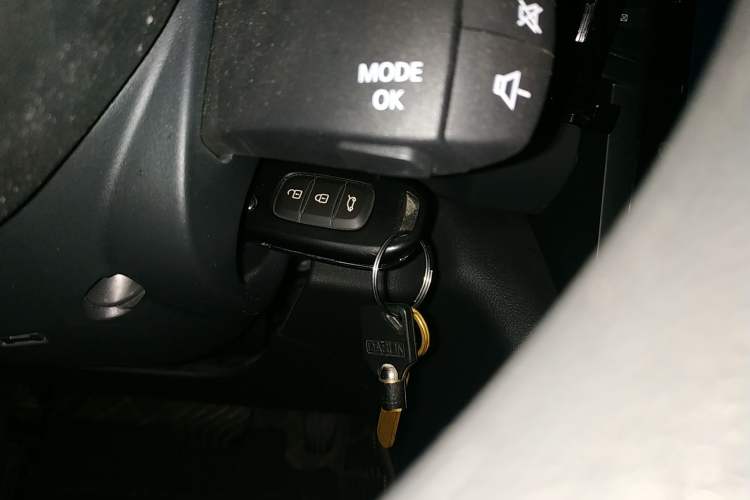 Used Renault Koleos 2017 2.0L Two-Wheel Drive Comfort Edition Vehicle Key