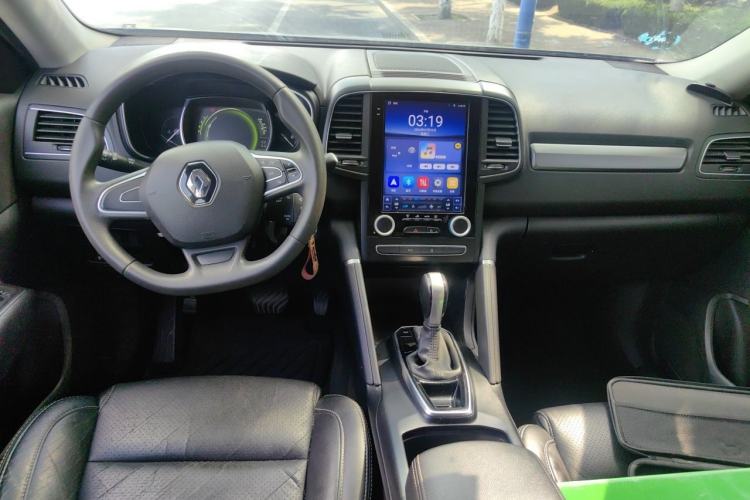 Used Renault Koleos 2017 2.0L Two-Wheel Drive Comfort Edition Center Console
