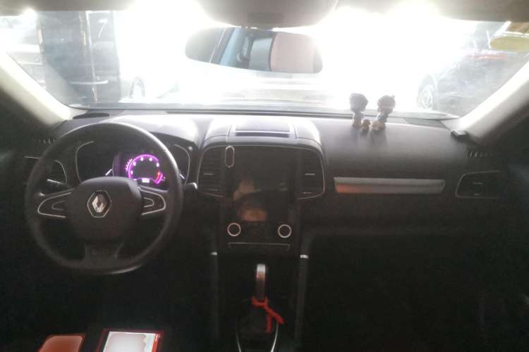 Used Renault Koleos 2017 2.0L Two-Wheel Drive Comfort Edition Center Console