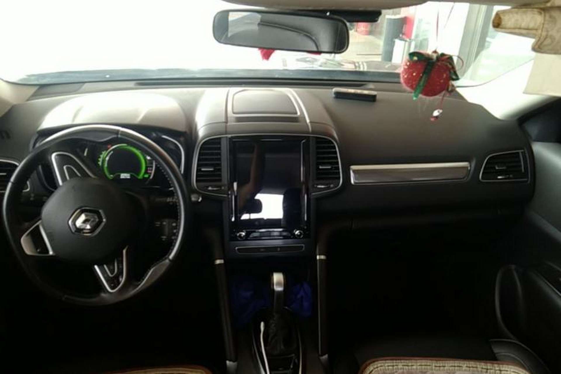 Used Renault Koleos 2017 2.0L Two-Wheel-Drive Leading Edition Center Console