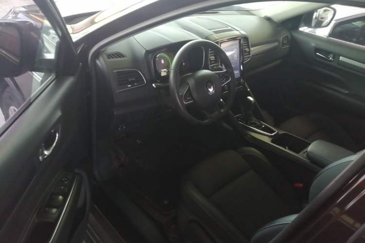 Used Renault Koleos 2017 2.0L Two-Wheel Drive Comfort Edition Driver Seat