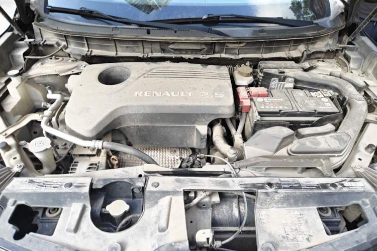 Used Renault Koleos 2017 2.5L Four-Wheel Drive Ultimate Edition Engine Bay