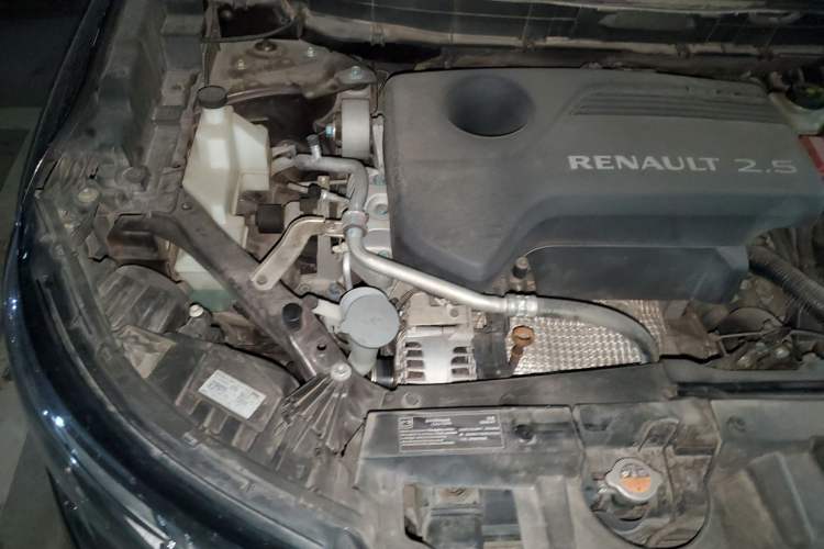 Used Renault Koleos 2017 2.5L Four-Wheel Drive Ultimate Edition Engine Bay Right