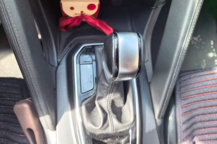 Used Renault Koleos 2017 2.0L Two-Wheel Drive Comfort Edition Gear Lever