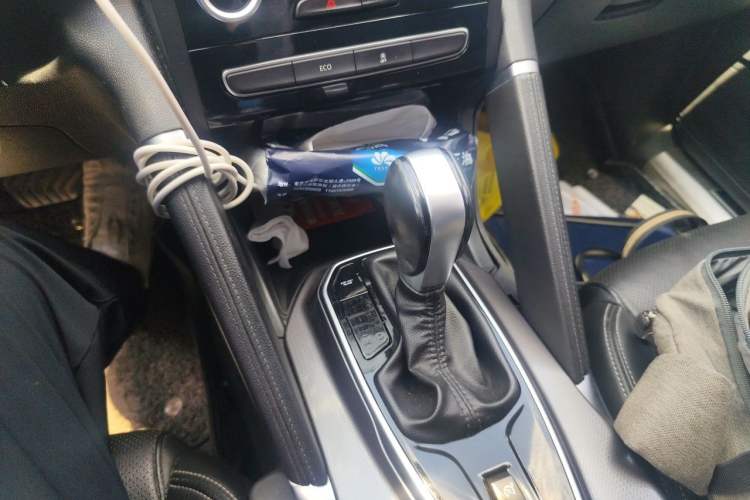 Used Renault Koleos 2017 2.0L Two-Wheel Drive Luxury Edition Gear Lever