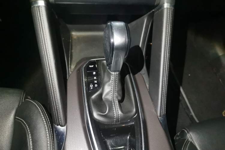 Used Renault Koleos 2017 2.0L Two-Wheel-Drive Leading Edition Gear Lever