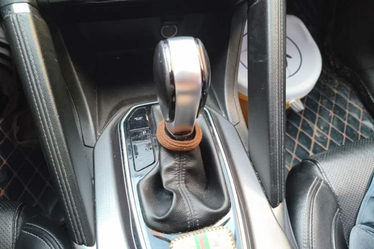 Used Renault Koleos 2017 2.0L Two-Wheel Drive Luxury Edition Gear Lever