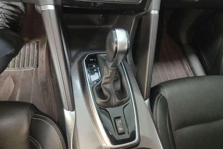 Used Renault Koleos 2017 2.0L Two-Wheel Drive Luxury Edition Gear Lever