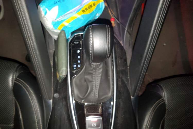 Used Renault Koleos 2017 2.5L Four-Wheel Drive Ultimate Edition Gear Lever