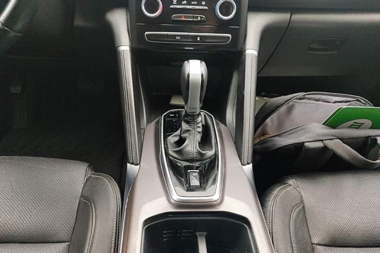 Used Renault Koleos 2017 2.5L Two-Wheel Drive Prestige Edition Gear Lever