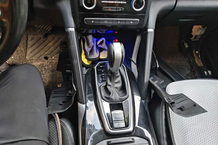 Used Renault Koleos 2017 2.5L Four-Wheel Drive Ultimate Edition Gear Lever