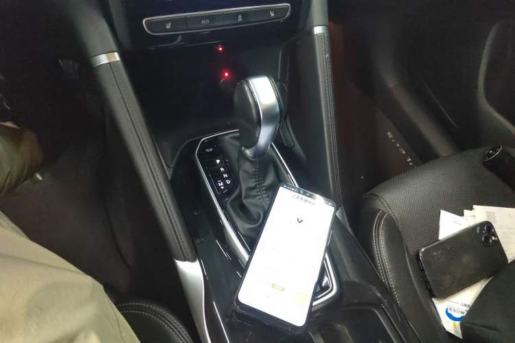 Used Renault Koleos 2017 2.5L Four-Wheel Drive Ultimate Edition Gear Lever