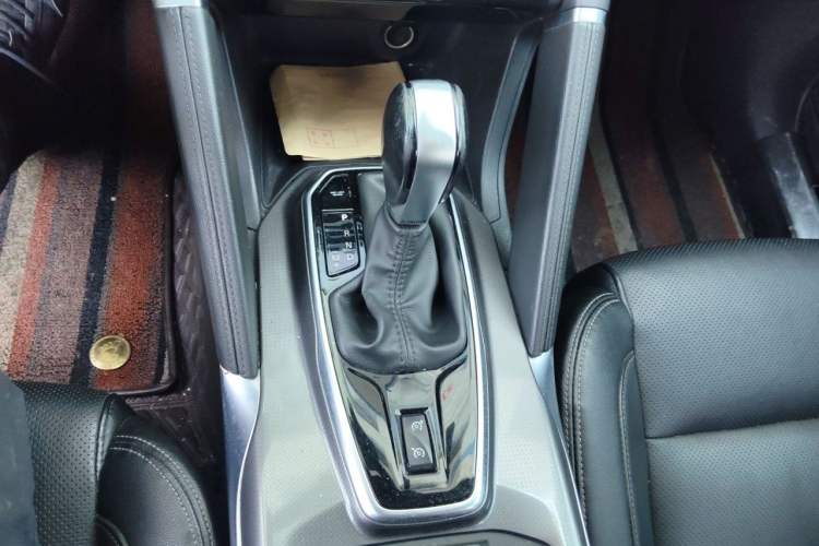 Used Renault Koleos 2017 2.0L Two-Wheel Drive Luxury Edition Gear Lever