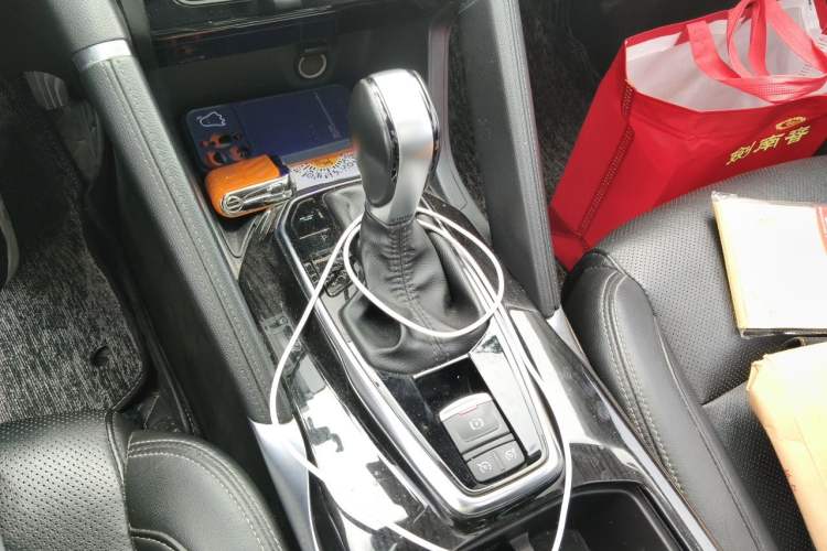Used Renault Koleos 2017 2.5L Four-Wheel Drive Ultimate Edition Gear Lever