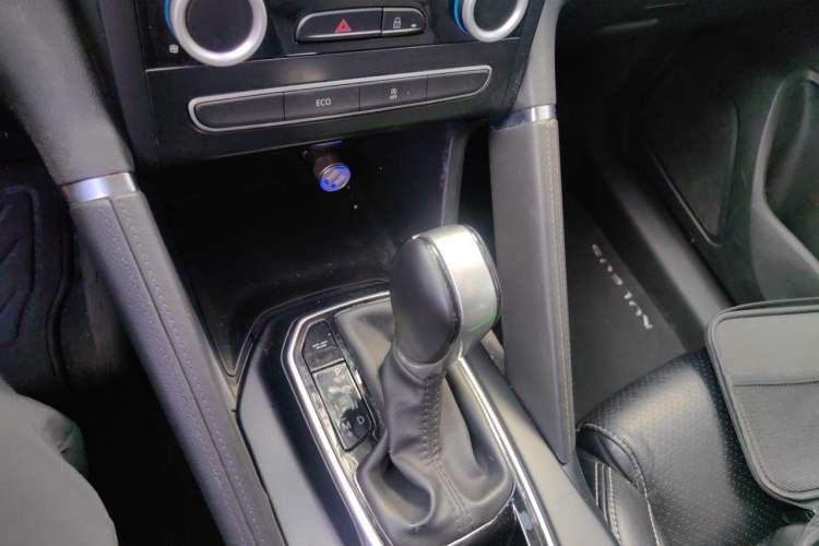 Used Renault Koleos 2017 2.0L Two-Wheel Drive Comfort Edition Gear Lever
