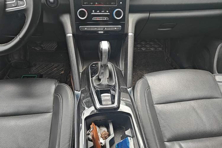 Used Renault Koleos 2017 2.5L Four-Wheel Drive Ultimate Edition Gear Lever