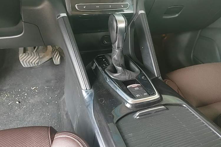 Used Renault Koleos 2017 2.5L Four-Wheel Drive Ultimate Edition Gear Lever