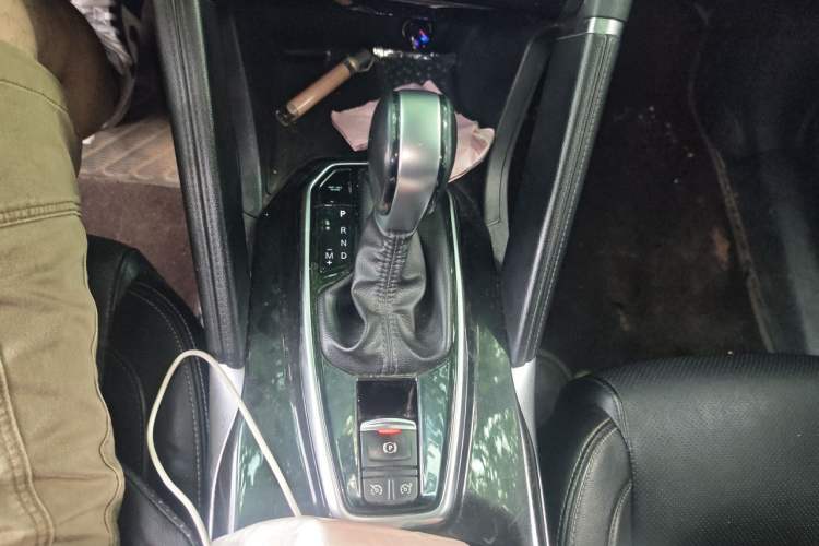 Used Renault Koleos 2017 2.5L Four-Wheel Drive Ultimate Edition Gear Lever