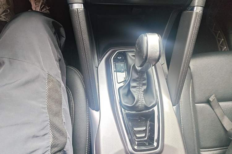 Used Renault Koleos 2017 2.0L Two-Wheel-Drive Leading Edition Gear Lever