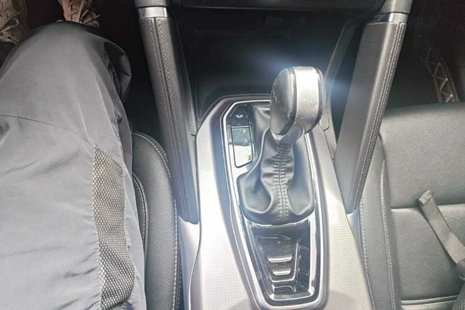 Used Renault Koleos 2017 2.0L Two-Wheel-Drive Leading Edition Gear Lever