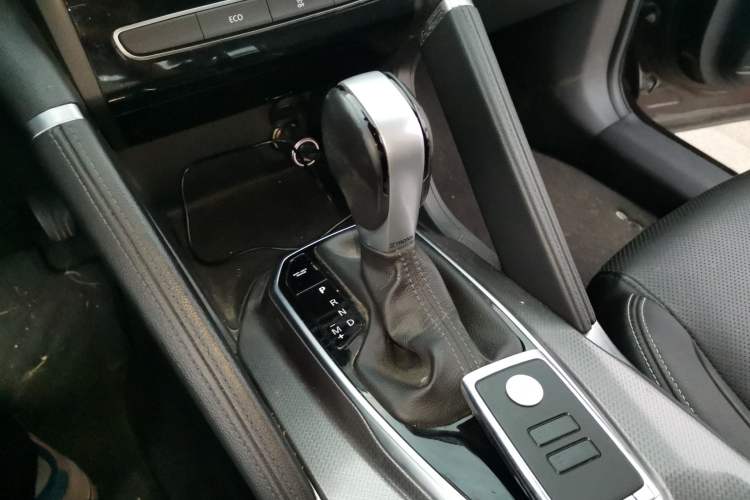 Used Renault Koleos 2017 2.0L Two-Wheel Drive Luxury Edition Gear Lever