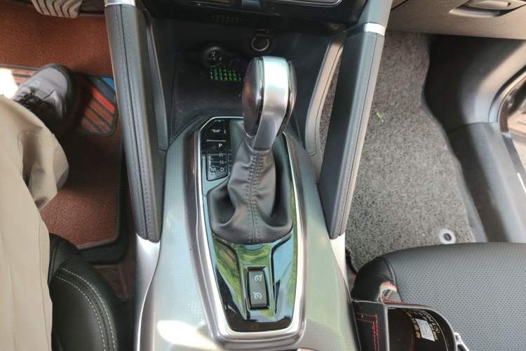 Used Renault Koleos 2017 2.0L Two-Wheel Drive Luxury Edition Gear Lever