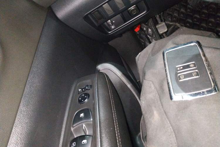 Used Renault Koleos 2017 2.0L Two-Wheel Drive Luxury Edition Interior 1