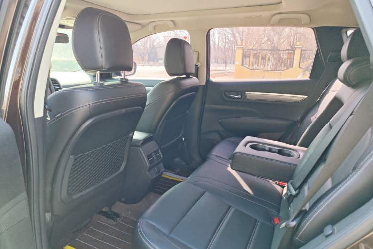 Used Renault Koleos 2017 2.0L Two-Wheel-Drive Leading Edition Interior 3
